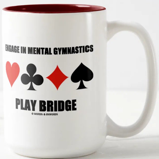Förlovad i tandläkarbrygga Två-Tonad mugg (Bridge players will enjoy this mug featuring the 4 card suits &  sound bridge advice)