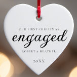 Förlovning för Personlig - gåva till jul Julgransprydnad Keramik<br><div class="desc">Fira din förlovning med vår engagerade Personlig Förlovning Gift för julkeramiska prydnadsföremål. Den här eleganten, minimala och rena designen i klassiskt svartvitt är perfekten som tillägg till dina Julgran-prydnadsföremål och som fångar kärnan av en enkel, minimalistisk jul. Denna anpassningsbar keramiska prydnadsprodukt är inte bara en förlovning som är anpassad efter...</div>