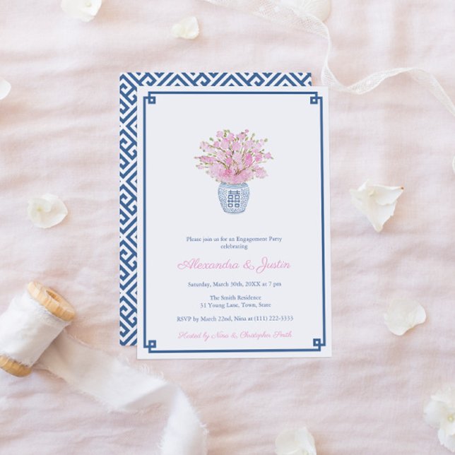 Förlovningsfesten Smart Navy Blue & Rosa Ginger Bu Inbjudningar (Chinoiserie Chic Navy Blue And Pink Greek Key Pink Flowers Engagement Party Invitation)