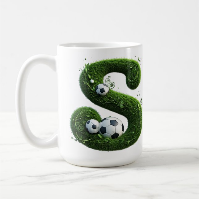 Formad gräsbokstav med fotbollar kaffemugg (Vänster)