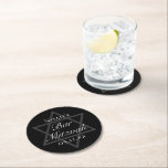 Formell Black Pub Mitzvah Star of David Anpassning Underlägg Papper Rund<br><div class="desc">Den formella pappra svarta Pub Mitzvah party underlägg elegant typografi över grått Star av David för en judisk pojke som kallas till Torah. Modern,  minimalistisk och coola design för en tonåring.</div>