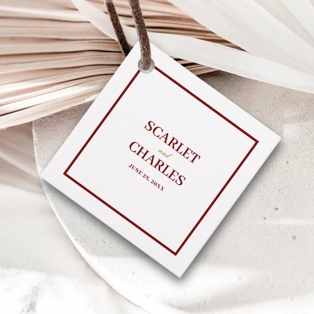 Formell Klassisk Burgunder & Guld Monogram Bröllop Gåvor Etiketter (Burgundy and gold monogram favor tags add a personalized elegant touch to wedding gifts.)