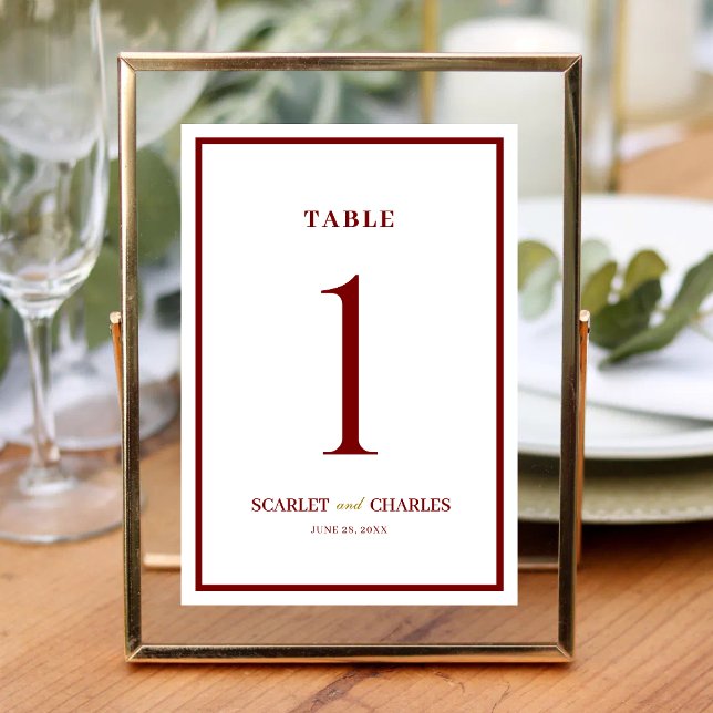 Formell klassisk burgunder och guld monogram bröll bordsnummer (Burgundy and gold monogram table number guides guests while elevating your formal reception decor.)