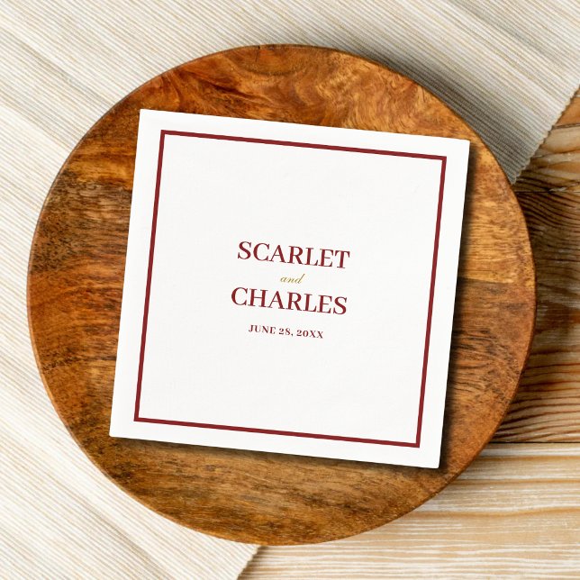 Formell klassisk burgunder och guld monogram bröll pappersservett (Burgundy and gold monogram wedding napkins add elegance and a personal touch to receptions.)