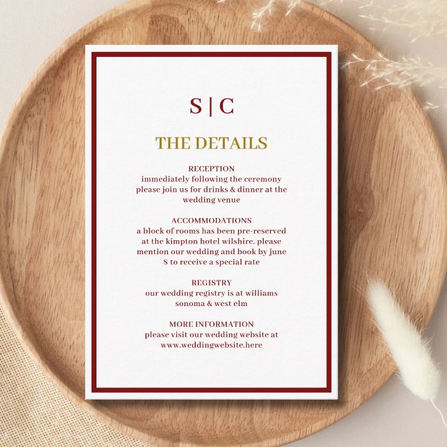 Formell klassisk burgunder och guld monogram bröll tilläggskort (Burgundy and gold monogram enclosure card keeps wedding details elegant and well organized.)