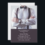 Formell Svärmannafest-inbjudan Inbjudningar<br><div class="desc">Klädd i sin finaste dräkt gör den här gentlemannen sig redo för fest. Bjud in sina vänner att ansluta sig med denna stilrena inbjudan. (PB)</div>