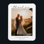 Formellt traditionellt foto Classic Elegant bröllo Magnet<br><div class="desc">Klassiskt stil bröllop tackar dig för att du har en magnet-fördel med en enkel och minimal svartvit design med en kombination av traditionell serif typsnitt och ett elegant-skript tillsammans med ditt datum i ett stort format för en modern beröring tillsammans med ditt favoritfoto. Denna elegant är underbar för ett formellt...</div>