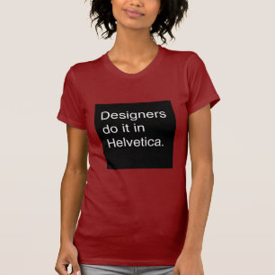 Formgivare gör det i Helvetica T Shirt