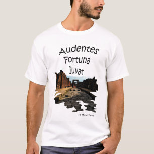Förmögenhet favoriserar det djärvt t shirt