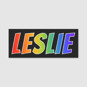 Förnamn "LESLIE": Rolig regnbågefärgläggning Namnbricka