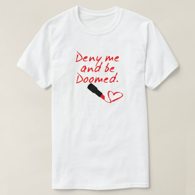FÖRNEKA MIG OCH DÖMAS, RÖD LIPSTICK SKRIV TEE (Design framsida)