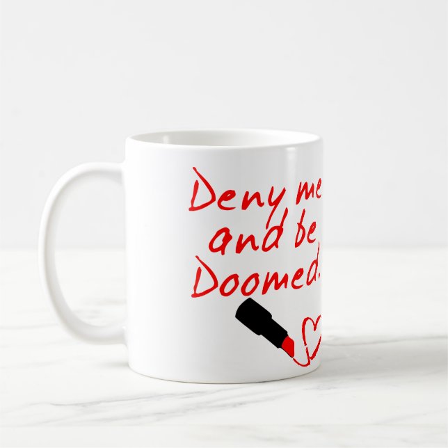 FÖRNEKA MIG OCH DOOMEDS, RÖD LÄPPSTIFTHANDSTIL KAFFEMUGG (Vänster)