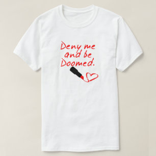 FÖRNEKA MIG OCH DOOMEDS, RÖD LÄPPSTIFTHANDSTIL TEE