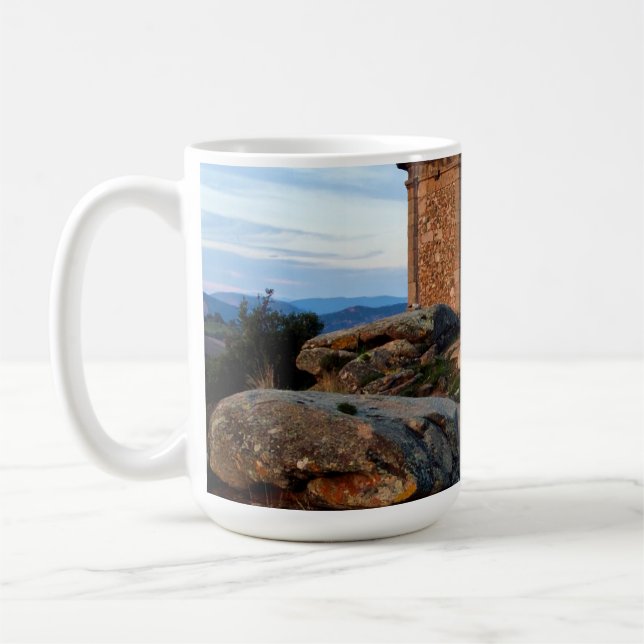 forntida medeltida kyrka kaffemugg (Vänster)