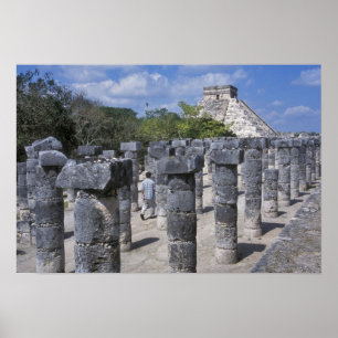 Forntida stenpelare i Chichen Itza. Centrala Poster