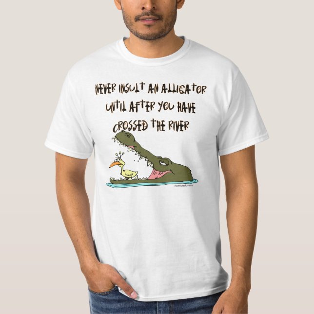 Förolämpa aldrig en alligator t shirt (Framsida)
