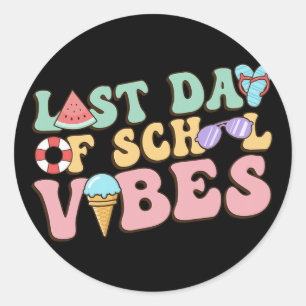 Förra dagen i skolan Vibes Retro Sommarlärare Kids Runt Klistermärke