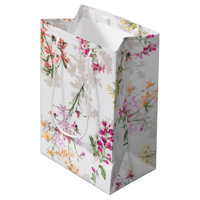 Försiktigt blommönster (Framsidan Vinklad)