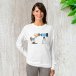 Forskare vid Telescope Astronomy Science Humor T Shirt<br><div class="desc">Upptäck kosmos i stil med våra kvinnors långa T-Shirt-Sleeve med en fängslande bild av en astronomer-peering genom ett teleskop. Perfekt för stjärnanhängare, vetenskapsentusiaster eller någon som drömmer om att utforska universum, kombinerar den här skjortan bekvämlighet med kosmisk nyfikenhet. Den här garantin för lång sleeve som är gjord av mjuk, andningsbar...</div>