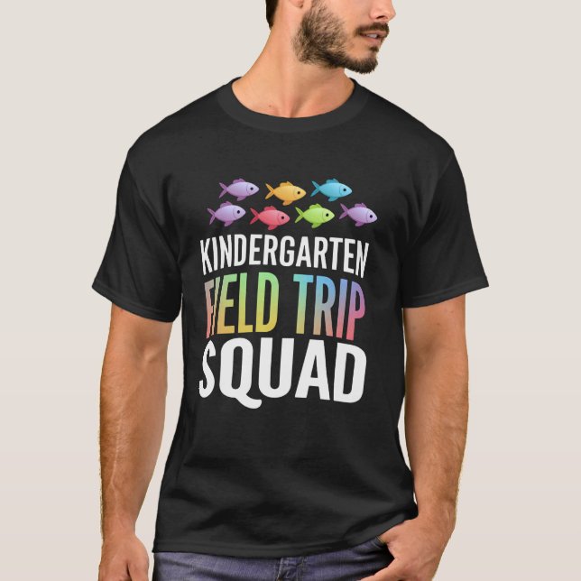 Förskoleklubbens utflyktstropp med färgglada fiska t shirt (Framsida)