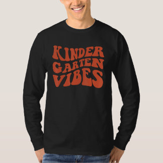 Förskolevibbar  Retro Färgglada Och Groovy Skola T Shirt