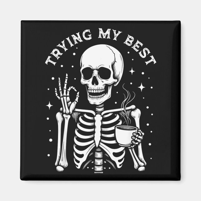 Försöker Min Roliga Skelett Dricker Kaffe Hallowee Magnet (Framsidan)
