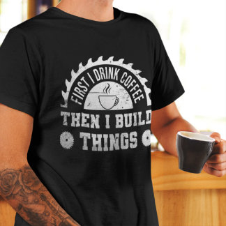 Först dricker jag kaffe och sedan Bygger jag Sak c T Shirt