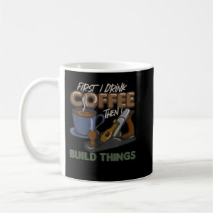 Först dricker jag kaffe, sedan Bygger jag Sak, Woo Kaffemugg