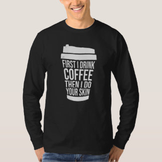 Först dricker jag kaffe sen behandlar jag din hud t shirt