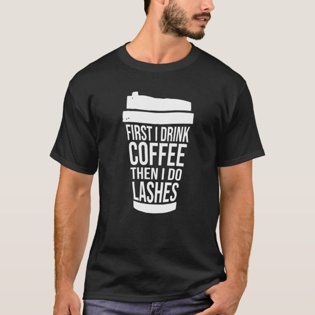 Först dricker jag kaffe sen gör jag fransar  1 t shirt (Framsida)