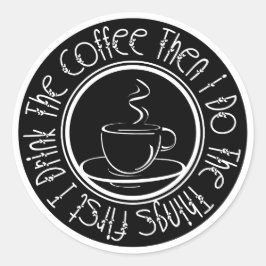 Först dricker jag kaffe, sen gör jag Sak Runt Klistermärke