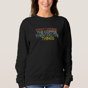 Först dricker jag kaffe, sen gör jag Sak T Shirt