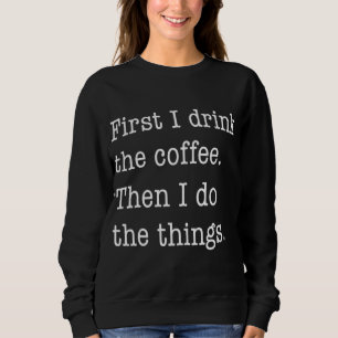 Först dricker jag kaffe, sen gör jag Sak.. T Shirt