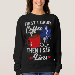 Först dricker jag kaffe sen räddar jag liv ambulan t shirt