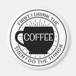 Först dricker jag kaffet, därefter som jag gör magnet