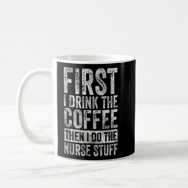 Först dricker jag kaffet, sen gör jag Nurse Saker Kaffemugg (Vänster)