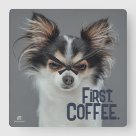Först, kaffe. - Anpassade Chihuahua Fyrkantig Klocka