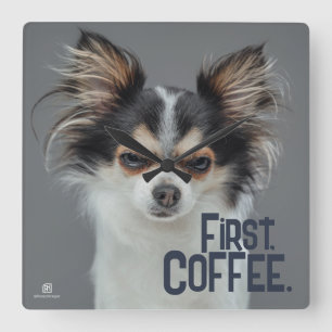 Först, kaffe. - Anpassade Chihuahua Fyrkantig Klocka