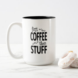 Först kaffe och sedan saker Två-Tonad mugg