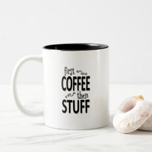 Först kaffe och sedan saker Två-Tonad mugg