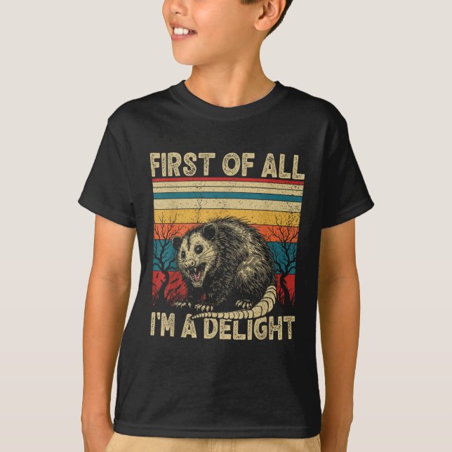 Först och främst en glad Sarcastic Arg Opossum T Shirt (Framsida)