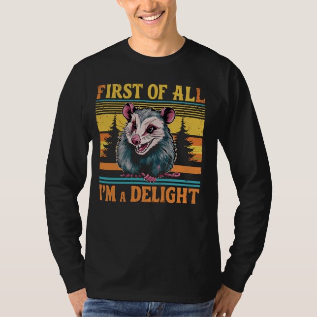 FÖRST OCH FRÄMST EN MISSTÄNKLIG Arg Opossum Pos T Shirt (Framsida)