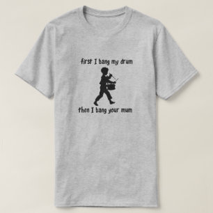 FÖRST TRUMMAR JAG DEN MIN SMÄLLEN DÄREFTER MIG T-SHIRT