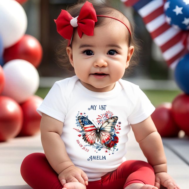 Första 4 juli amerikanska Flagga Butterfly Namn T Shirt (First 4th of July American Flag Butterfly Name Baby Bodysuit)