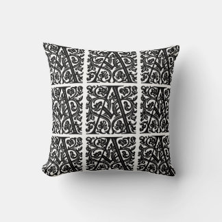 Första A Monogram. Blommigt Namn Customized Mönste Kudde