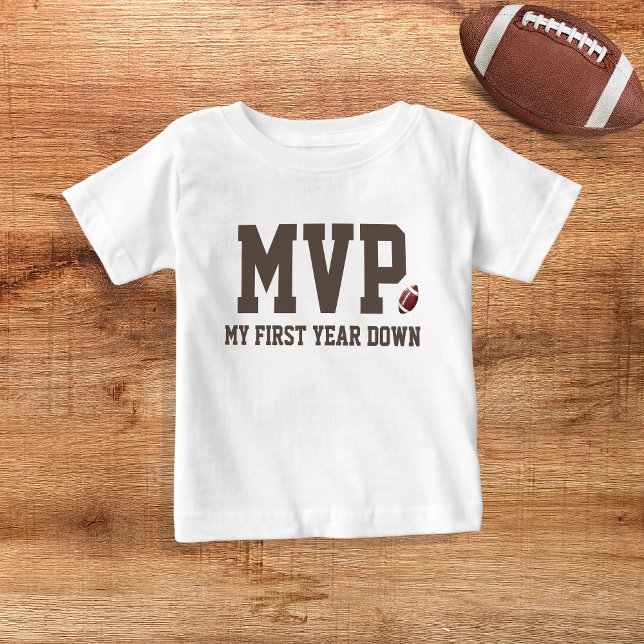 Första året ner fotboll MVP födelsedagspojken T Shirt (MVP t-shirt for birthday boy - inspired by football - "First year down")