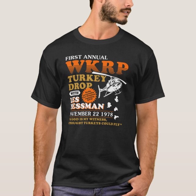 FÖRSTA ÅRLIGA WKRP-THANKSGIVING DAGEN TURKIET DROP T SHIRT (Framsida)