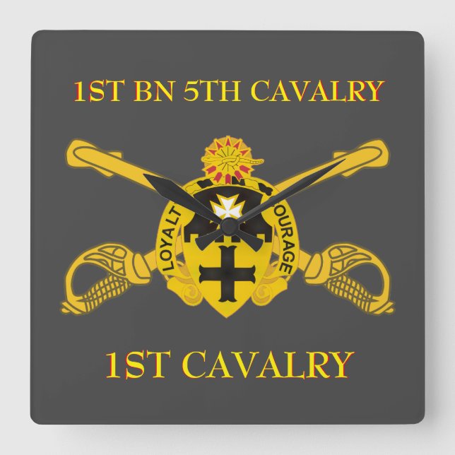 FÖRSTA BATTALION 5:E CAVALRY 1ST CAVALRY CLOCK FYRKANTIG KLOCKA (Framsida)