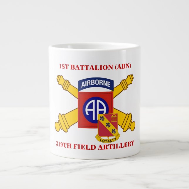 FÖRSTA BATTALIONEN 319TH FÄLT ARTILLERY MUGG JUMBO MUGG (Framsidan)