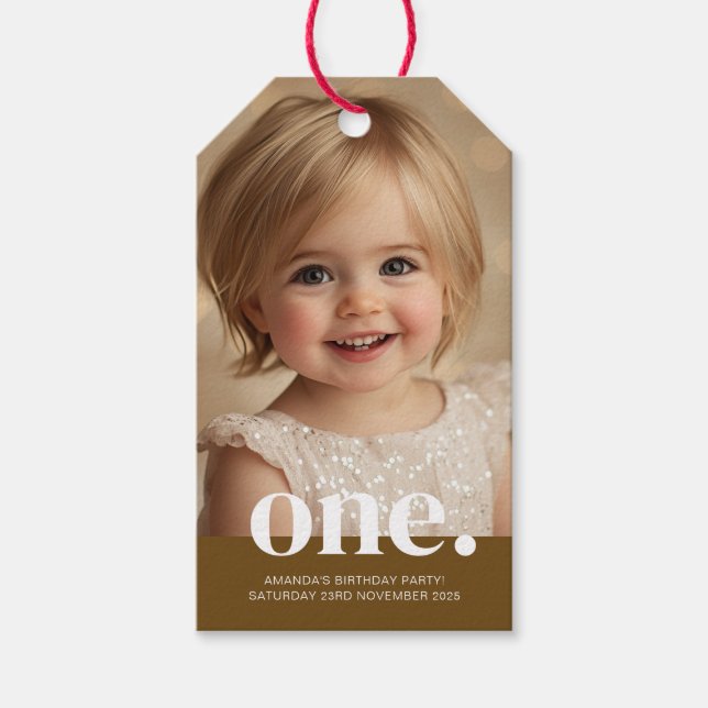 Första bithday Photo Gift-Märkrn i Brown & White Presentetikett (Framsidan)